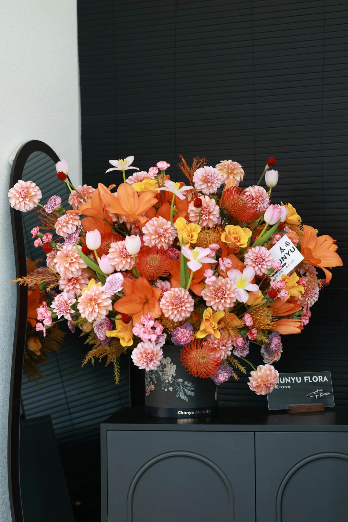 Blumenarrangement für repräsentative Räume