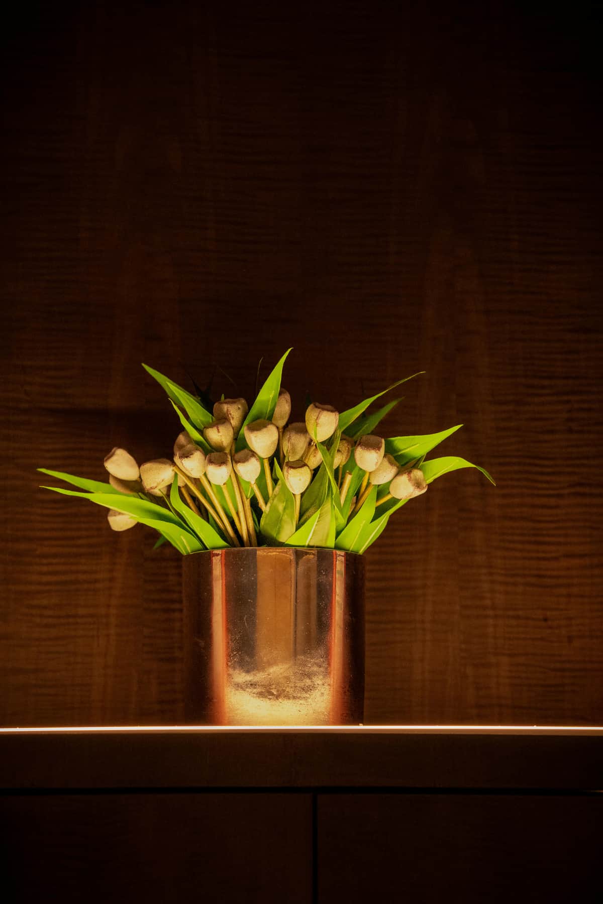 Elegantes Blumenarrangement für Firmenempfang