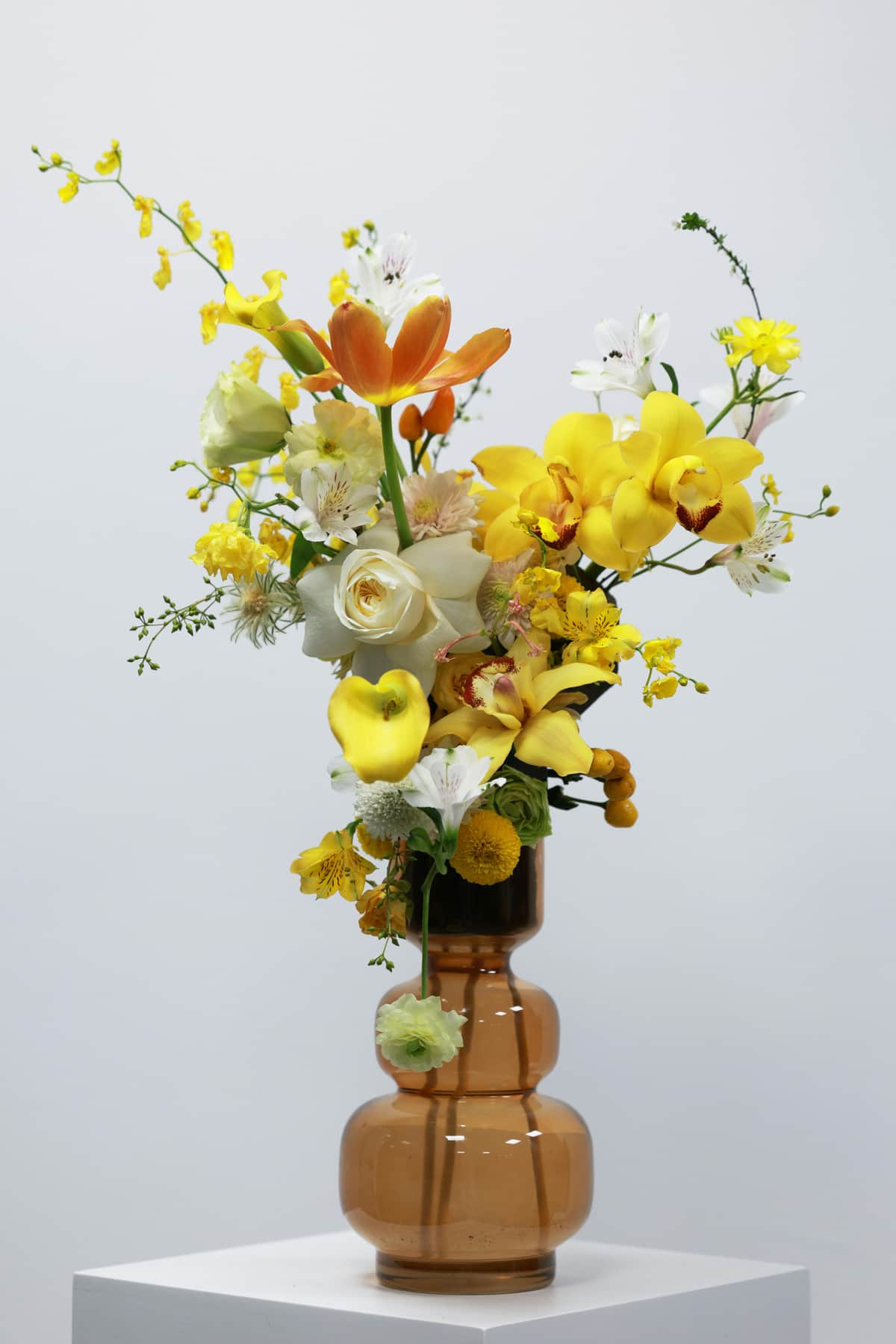 Saisonaler Blumenstrauß für Firmenräume