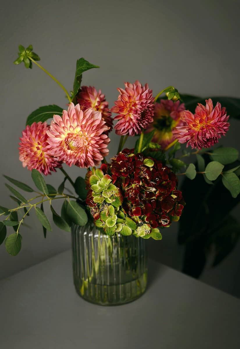 Wiesenblumen auf dem Schreibtisch, Hessstrasse
