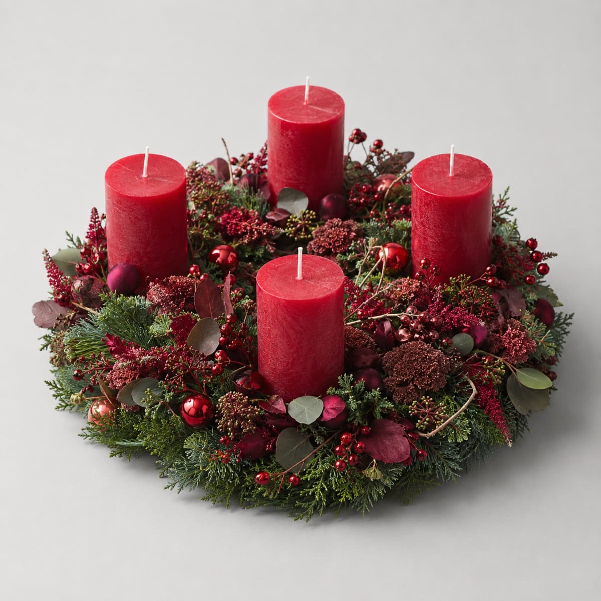 Adventskranz Rubin – handgebunden von Blumen Komander München
